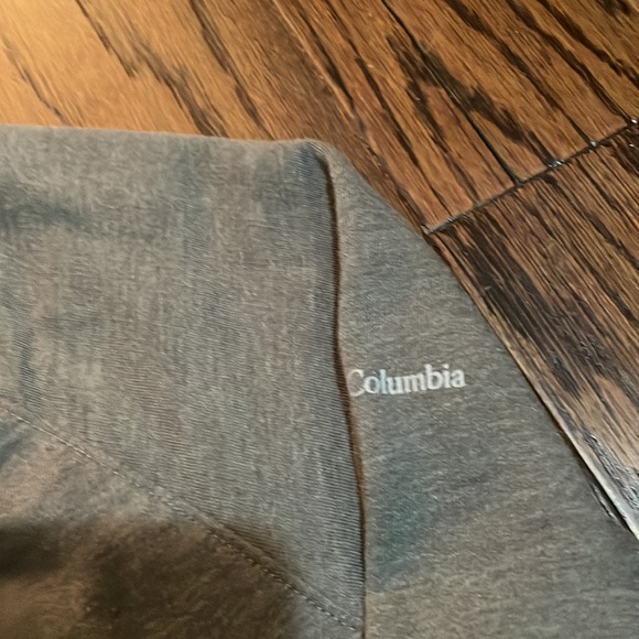 Columbia women’s medium crew neck, green/gray so comfortable live the journey - Picture 4 of 6